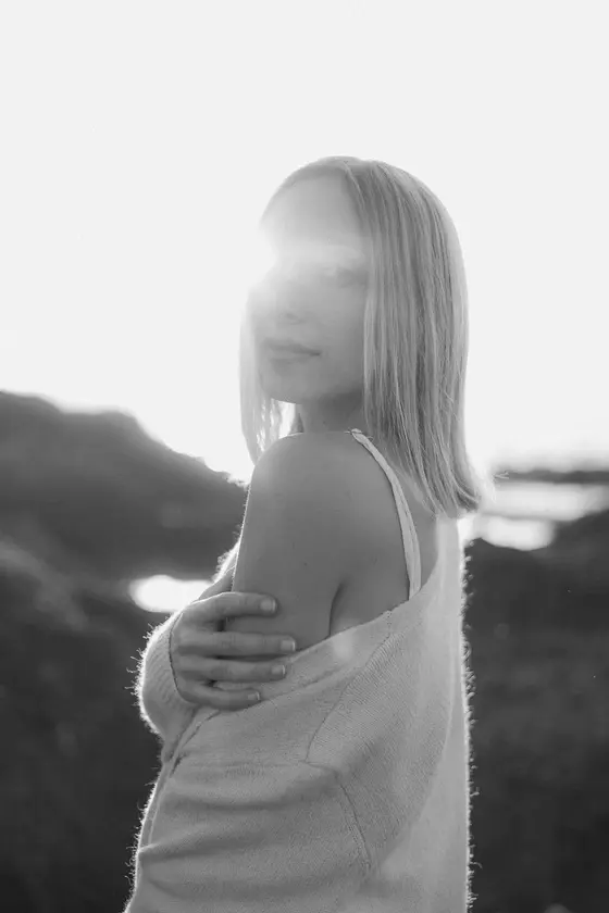 Black white portrait natural pools Tenerife artistic family session volcanic rocks atmosphere