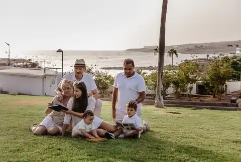 Generational Photo Session - A Lifelong Memory for the Whole Family - Photo 1