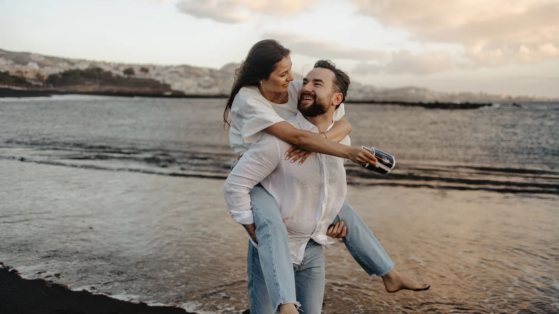 How to Pose for Photos? 10 Practical Tips