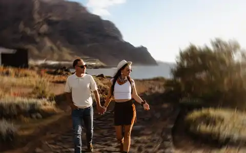 Couple photographer in Tenerife: romantic photoshoot by the ocean - Photo 1