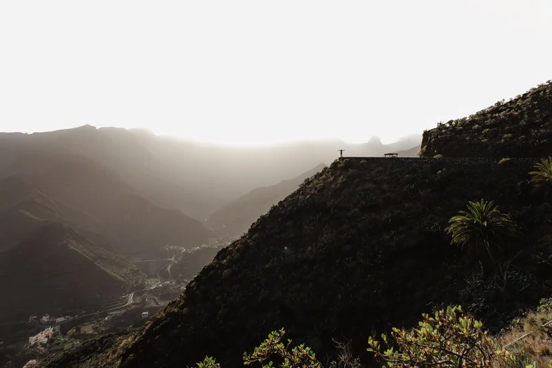Panoramiczny widok na dolinę Valle Gran Rey La Gomera podczas złotej godziny