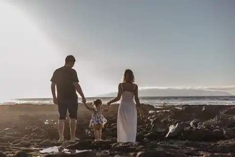 Family Session at Las Américas Beach - Photo 1