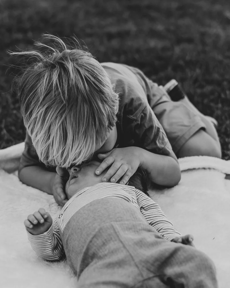 Outdoor newborn session - Photo 14