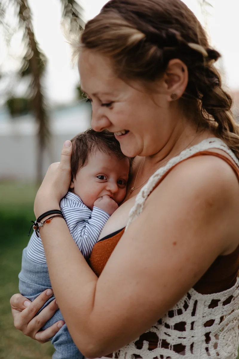 Outdoor newborn session - Photo 22