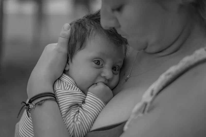 Outdoor newborn session - Photo 23