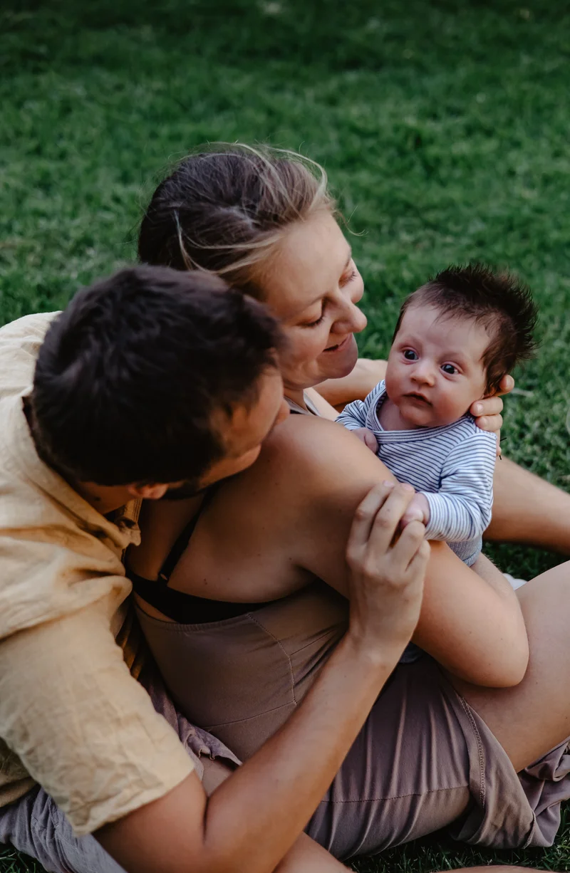 Outdoor newborn session - Photo 27