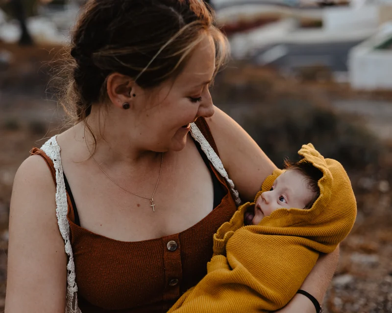 Outdoor newborn session - Photo 28