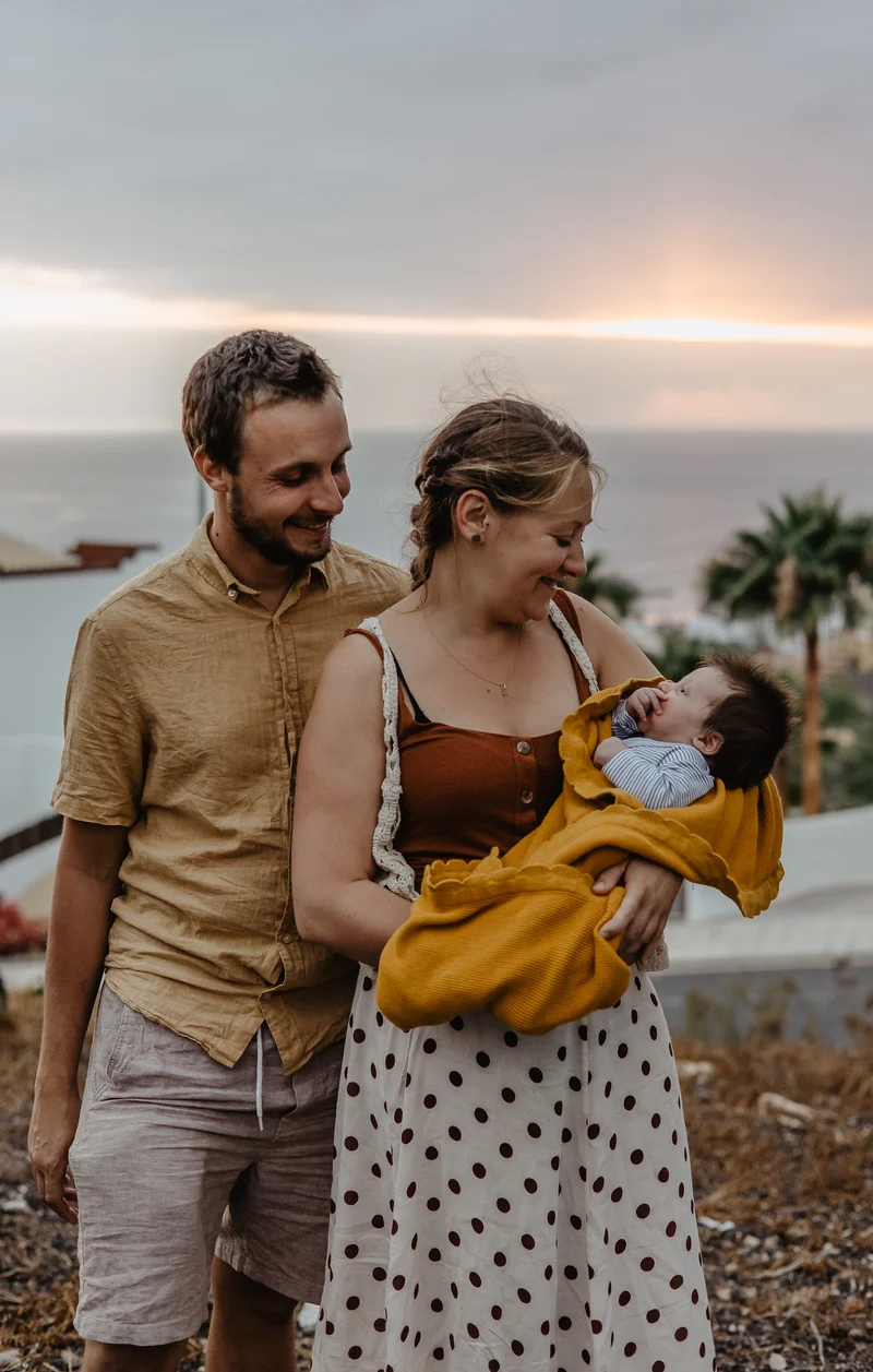 Outdoor newborn session - Photo 29