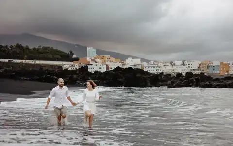 Sesión de pareja en Puerto de la Cruz - Photo 1