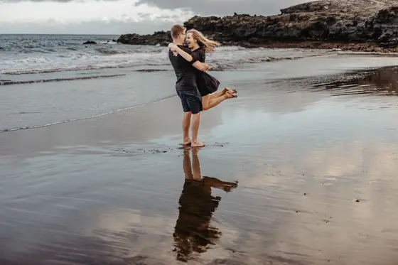 family-session-beach-among-rocks - Photo 21