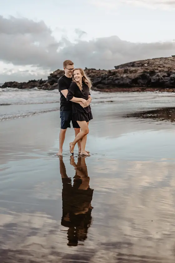 family-session-beach-among-rocks - Photo 22