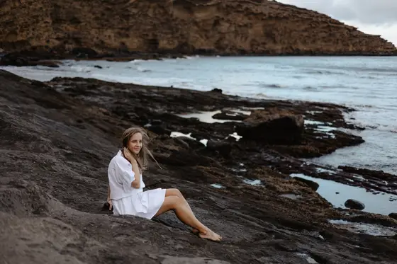 family-session-beach-among-rocks - Photo 25