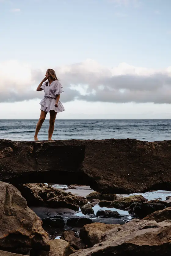 family-session-beach-among-rocks - Photo 32