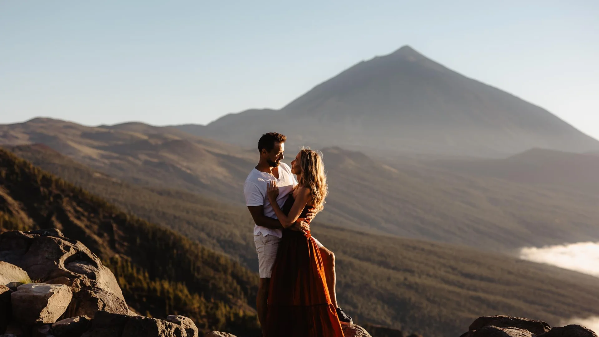 Romantyczna sesja pary na Teneryfie - wyjątkowe chwile z widokiem na Teide
