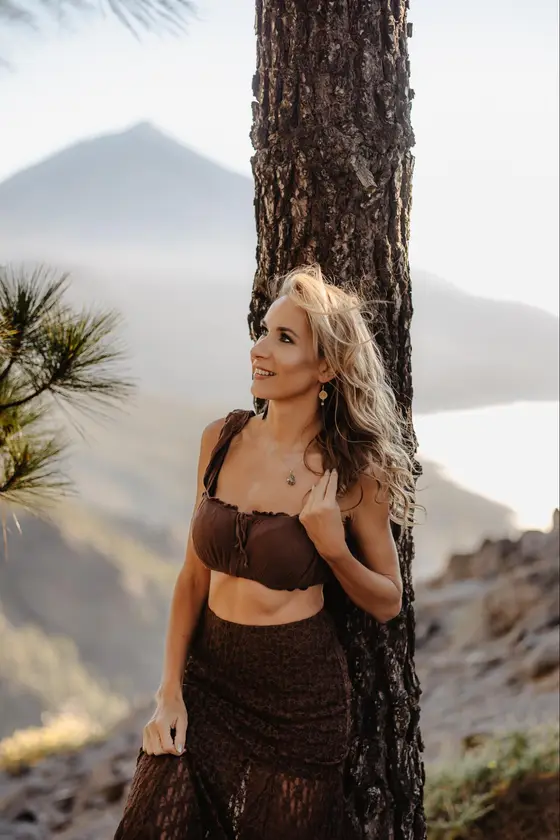 Portrait from a romantic couples photoshoot in Tenerife in the Teide scenery frame 34