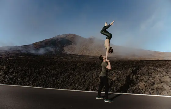 Sesión de pareja en el Parque Nacional del Teide en Tenerife - 4