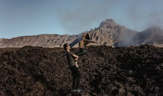 Sesión de pareja en el Parque Nacional del Teide en Tenerife - 3