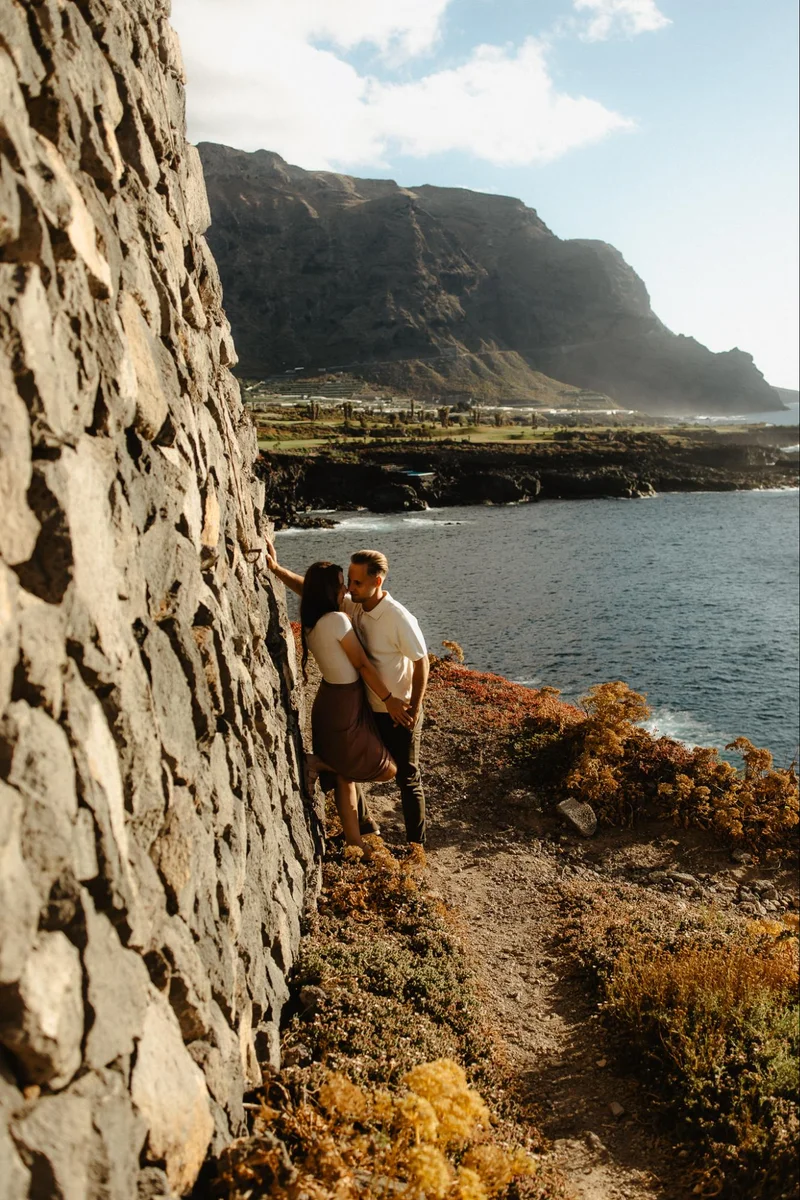 Sesión de compromiso con vista al océano en Tenerife