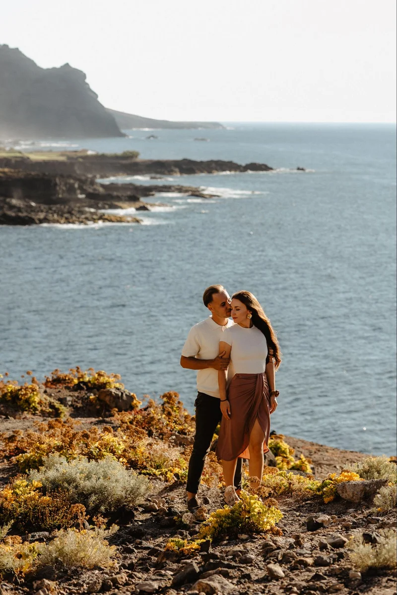 Sesión de compromiso en Tenerife con emociones naturales