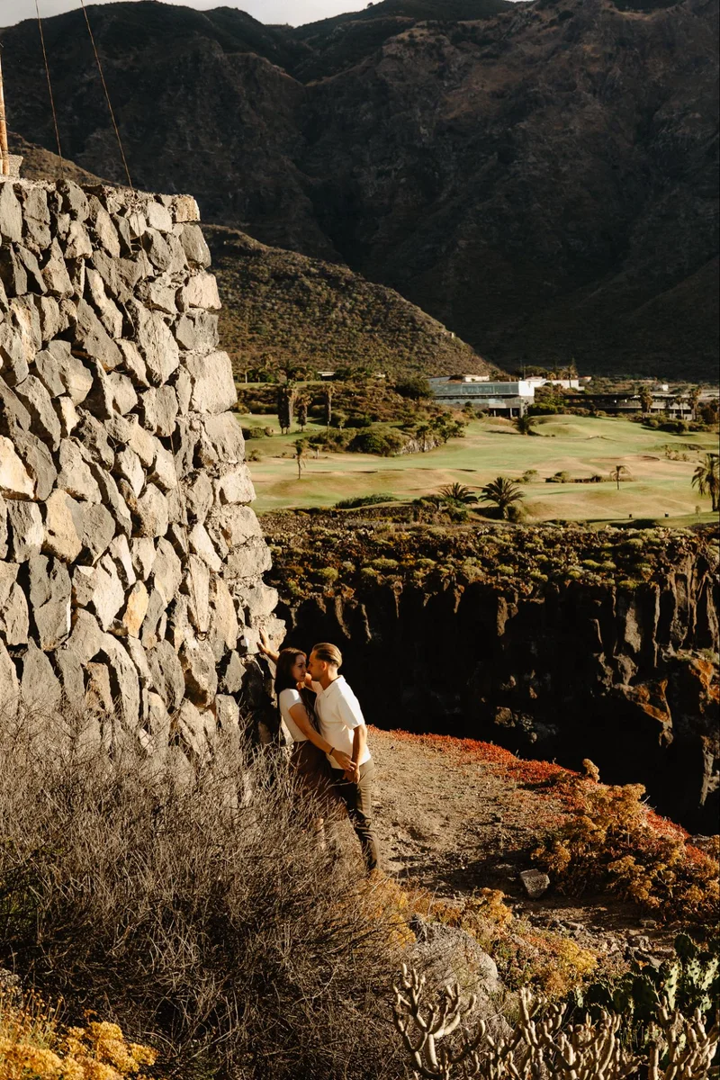 Retrato de pareja en un paisaje romántico de Tenerife