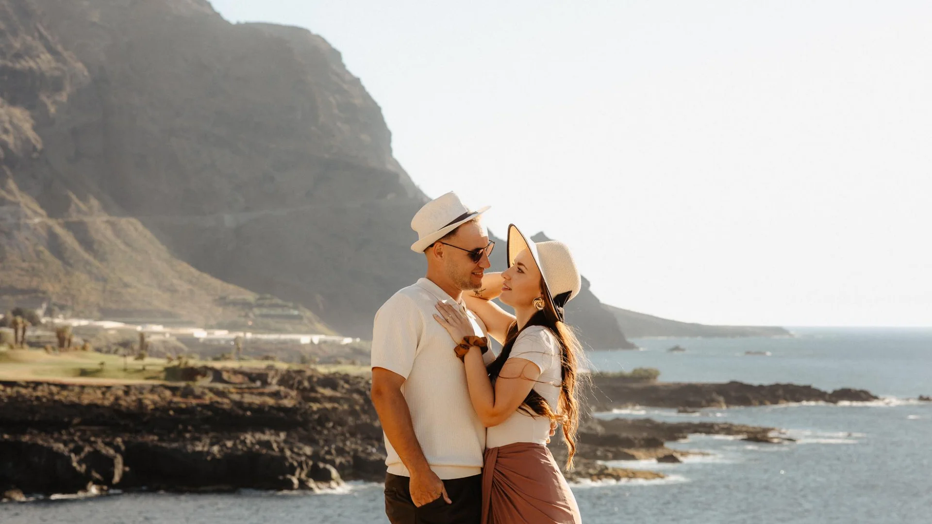 Pedida de mano en Tenerife - sesión de compromiso romántica con fotógrafa en Tenerife