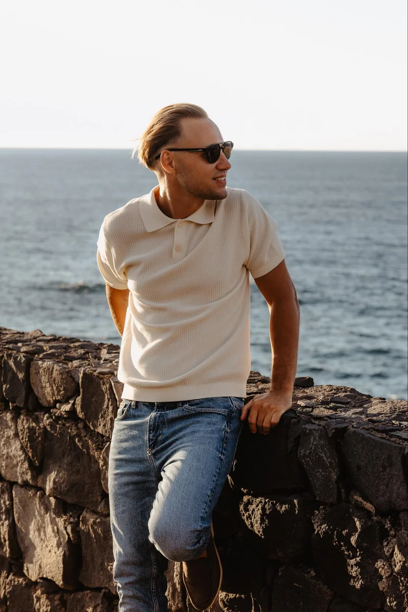 Romantyczna sesja zdjęciowa pary na Teneryfie nad oceanem